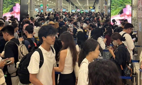 Thailand's largest airport overwhelmed, passengers face long queues