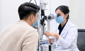 Eyelid abscess caused by stye