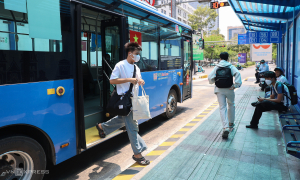 Ho Chi Minh City encourages public employees to use buses and metro twice a week