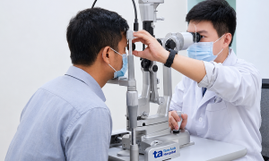 Retinal hemorrhage due to malignant hypertension crisis
