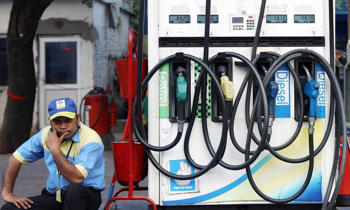 Indian minister sues social media platforms over fake E20 petrol videos