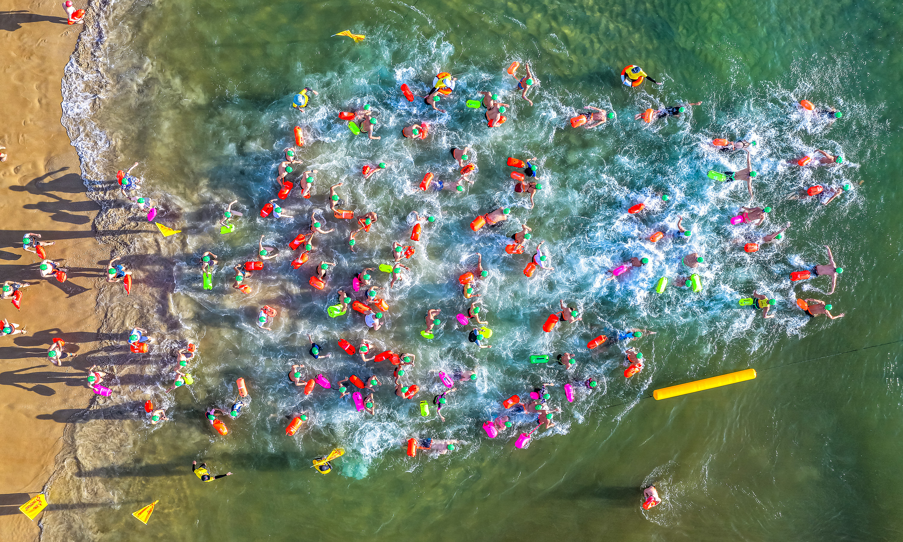 1,500 athletes energize beach at Hoiana Aquaman 2026