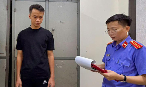 Impersonating police, extorting money from a young woman at a hotel