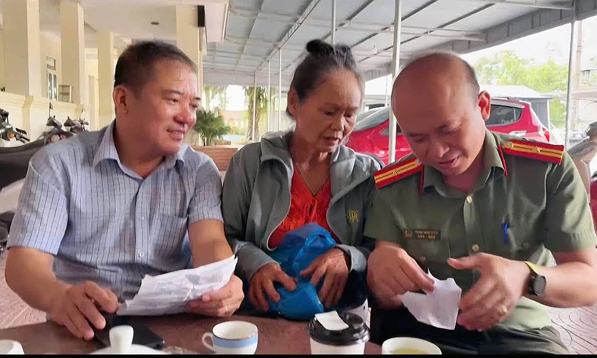 Taxi driver suspected passenger was being scammed, drove her directly to police