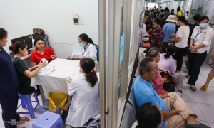 Ho Chi Minh City workers, public servants to complete health check-ups by 31/10
