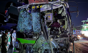 Passenger bus and truck collide, four injured