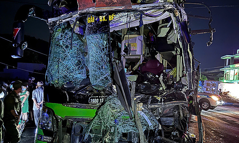 Passenger bus and truck collide, four injured
