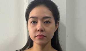 Woman surrenders after investing 5 billion dong in fake luxury bag sales