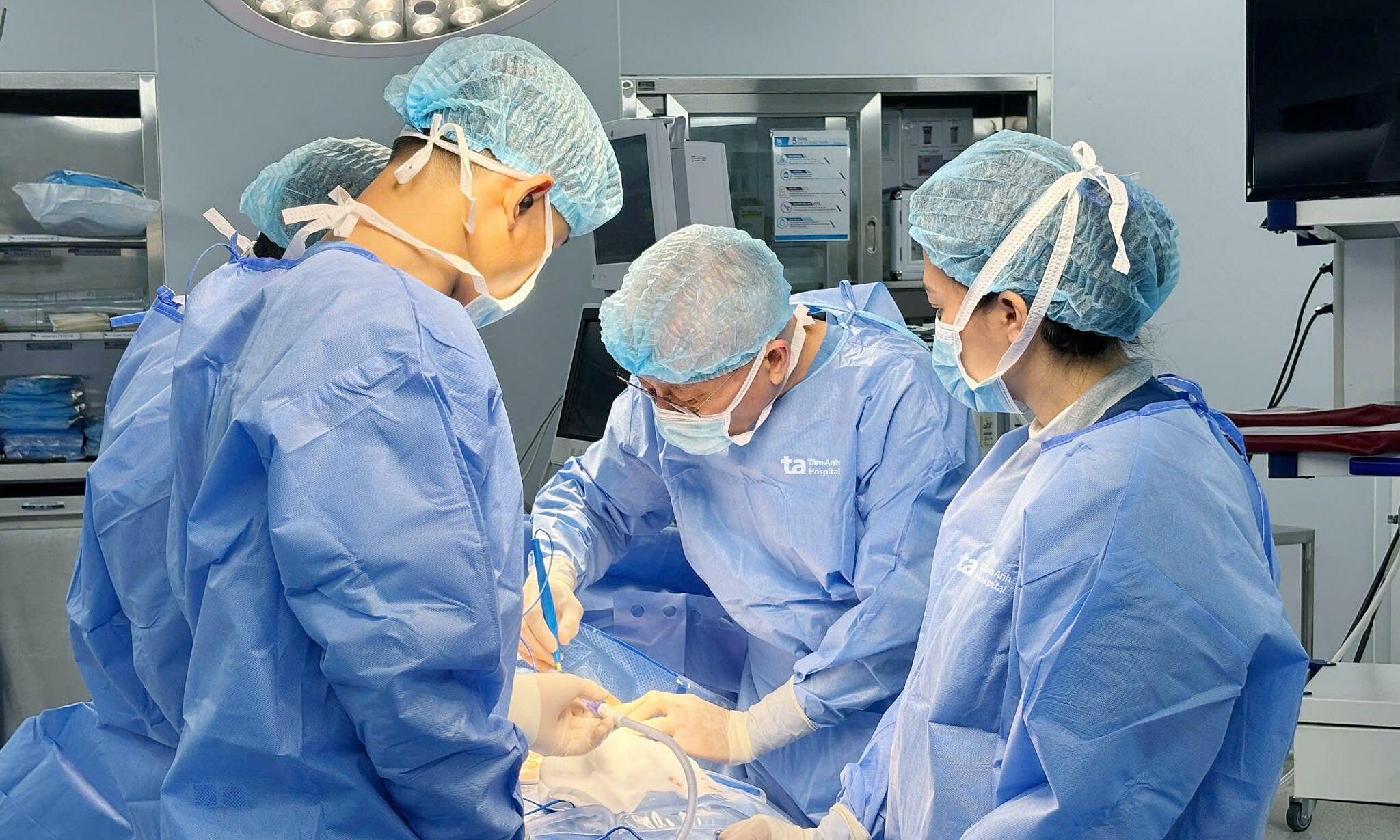 Teratoma weighing nearly 2 kg found in young woman's ovary