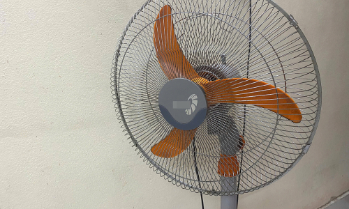 Doctors warn of harmful health mistakes when sleeping with a fan on in hot weather