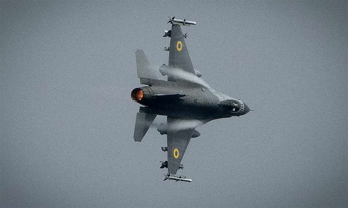 Ukraine F-16 fighter jet crashes while intercepting Russian target