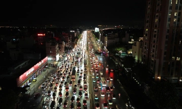 Thousands of vehicles congested on Vinh Tuy bridge