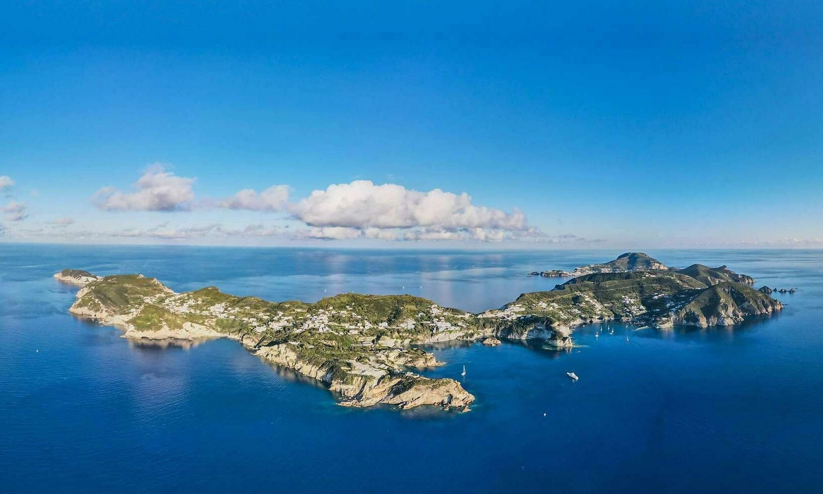 A 'paradise' without electricity or roads