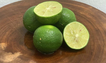 Three optimal times to drink lemon water