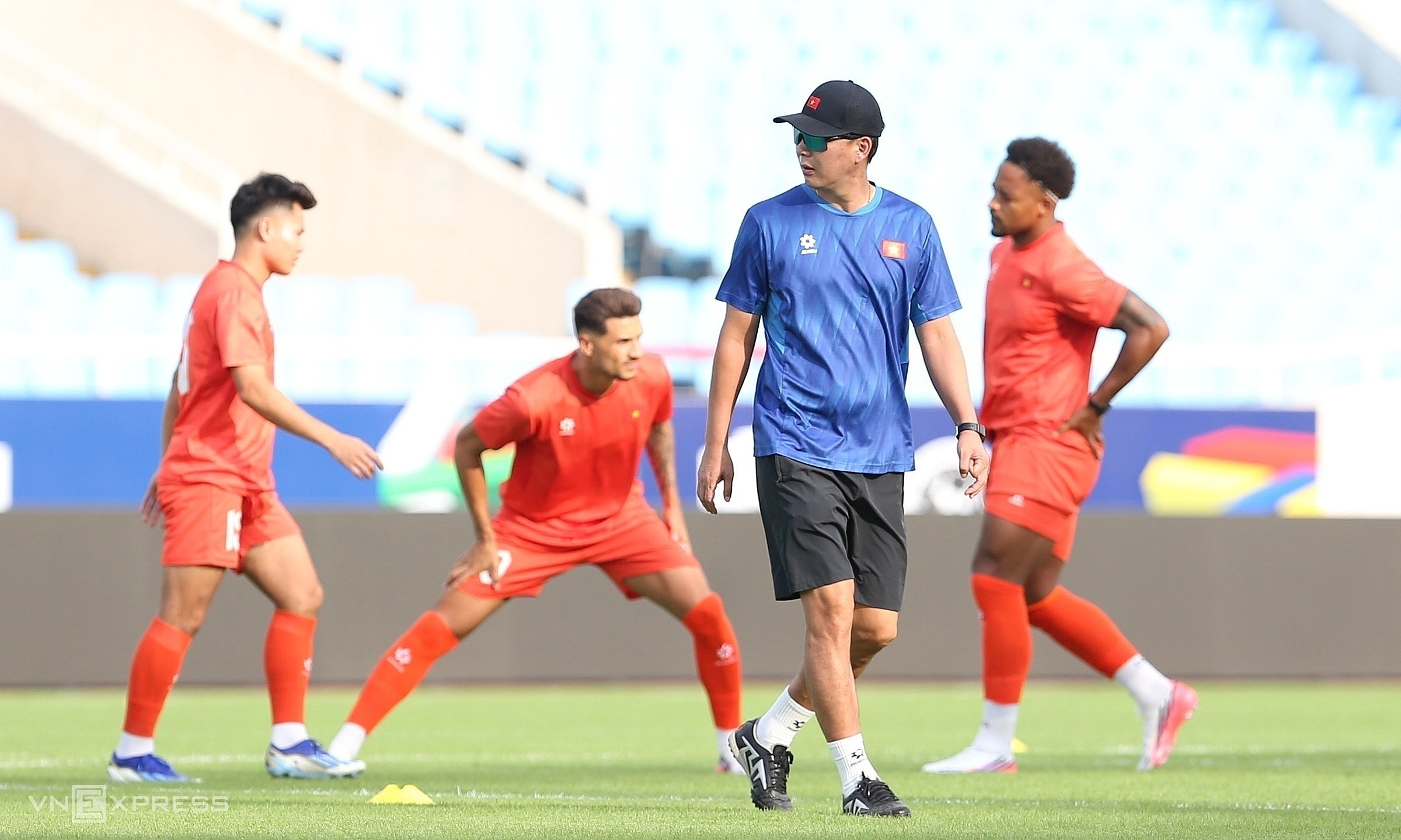 Vietnam - Singapore: Dinh Bac, Xuan Son to start
