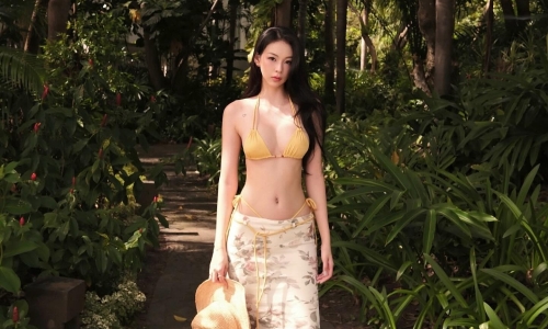Vietnamese stars favor midi skirts for summer