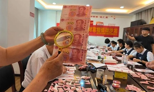 Saving an elderly man's fortune from 15,000 shredded currency pieces