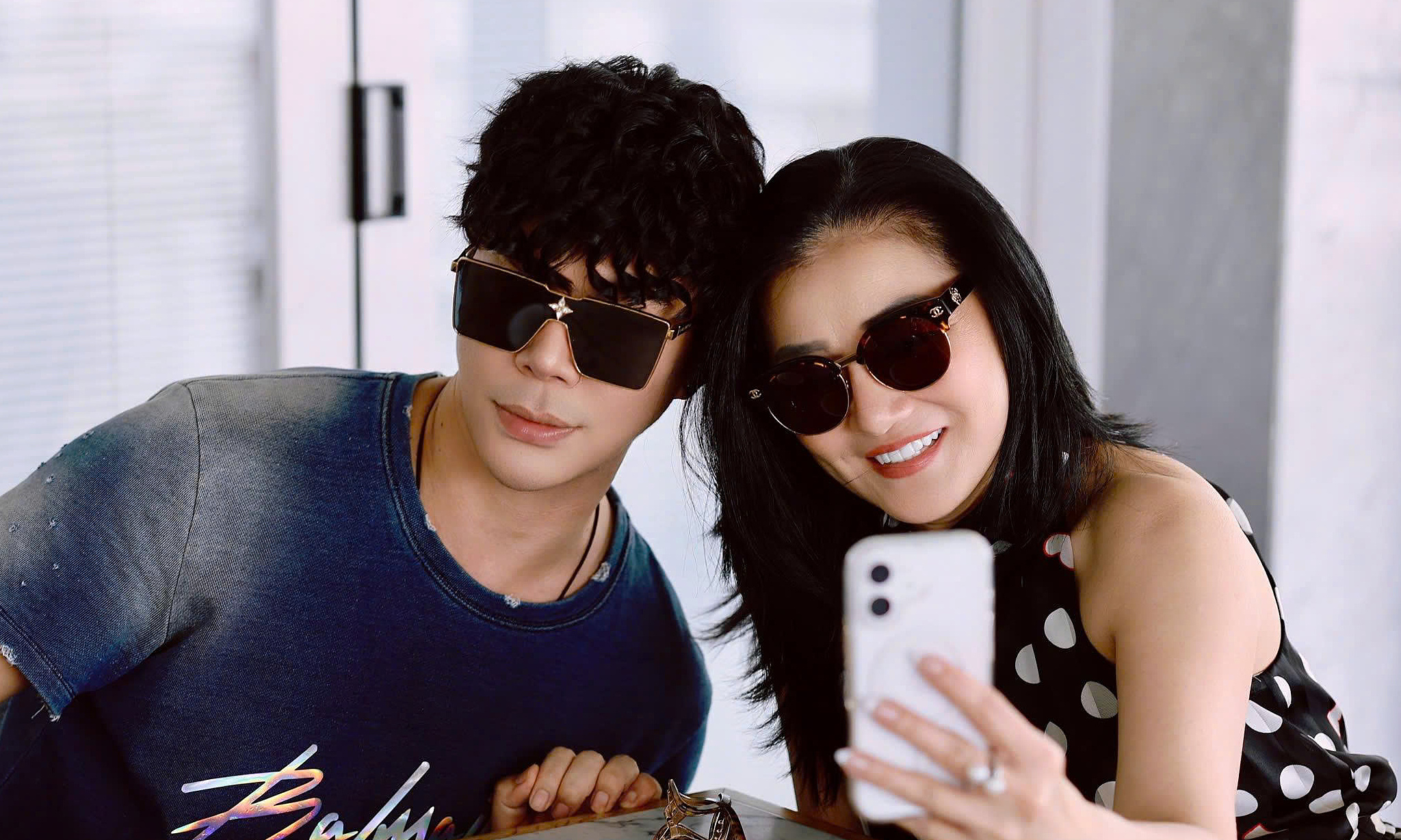 Tam ca Ao Trang group reunites with friends
