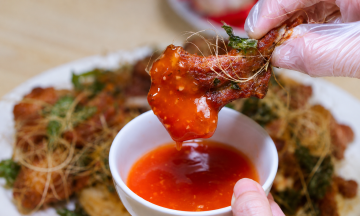 How to make lemongrass and wild betel leaf fried ribs