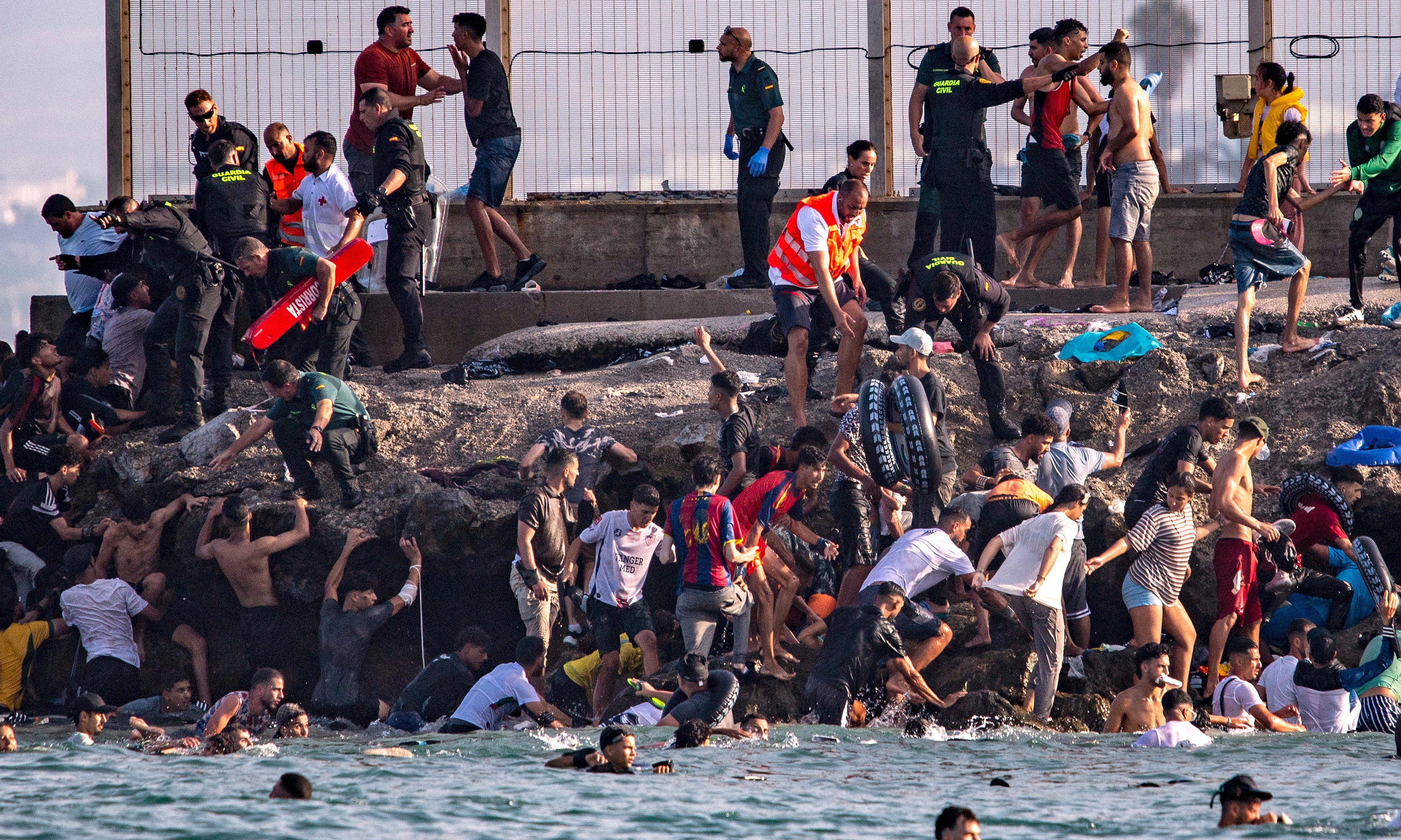 A chaotic day as tens of thousands of migrants flood into Spain