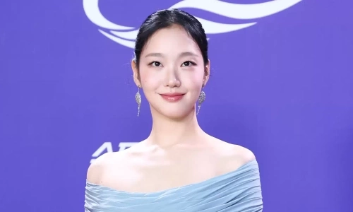 Kim Go Eun wins top acting award at Blue Dragon Series Awards