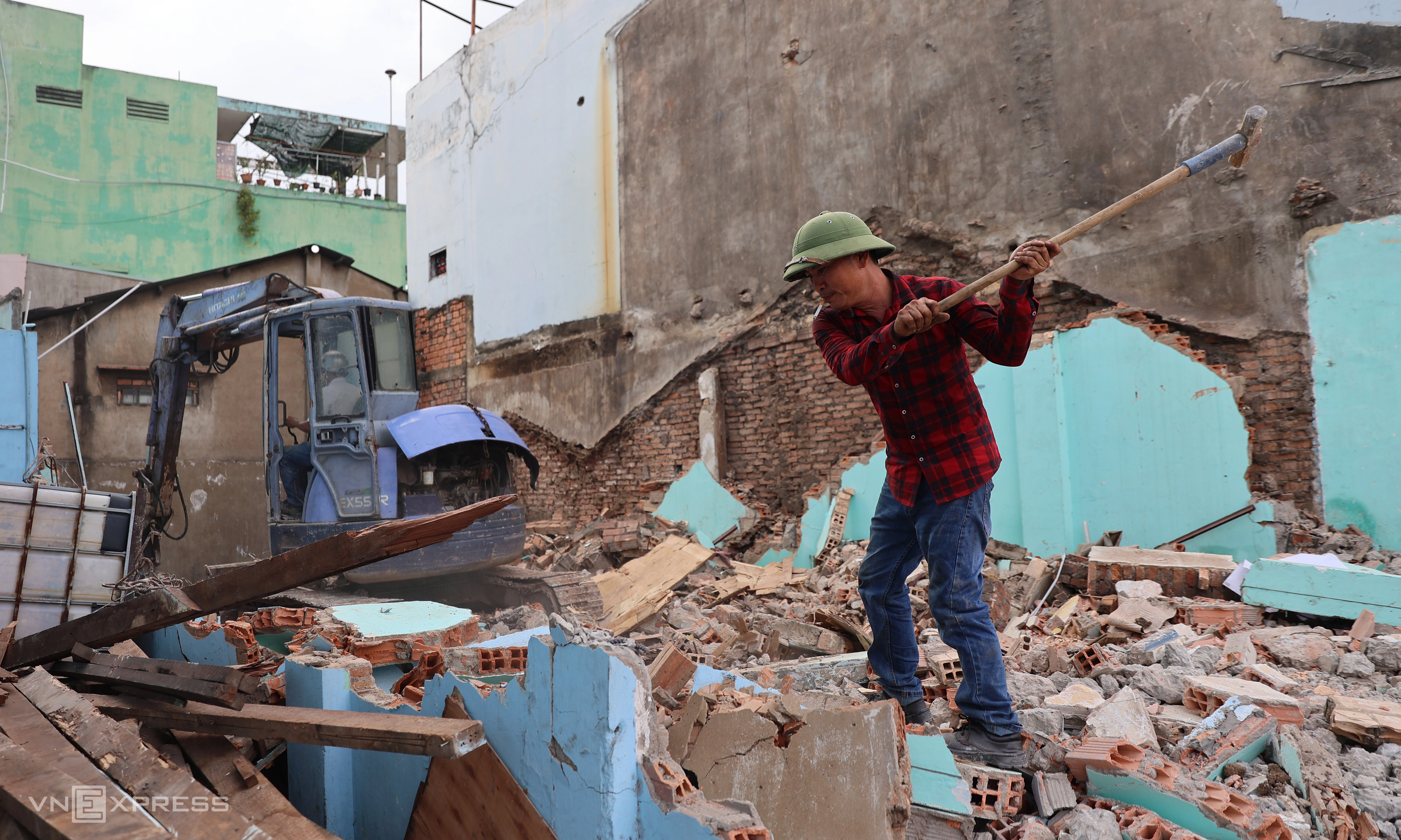 Houses demolished to expand vital road connecting Ho Chi Minh City - Tay Ninh