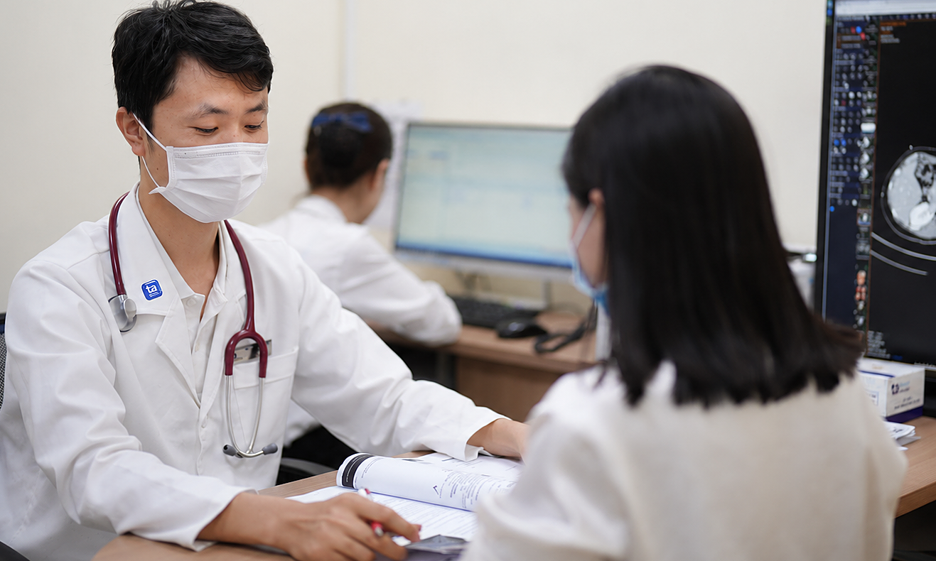 Who should undergo regular kidney function checks?