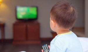 Ministry of Health warns children under five years old should limit screen time to one hour daily