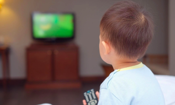 Ministry of Health warns children under five years old should limit screen time to one hour daily