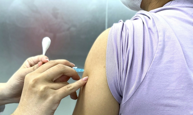 After genital wart removal, is re-examination and vaccination necessary?