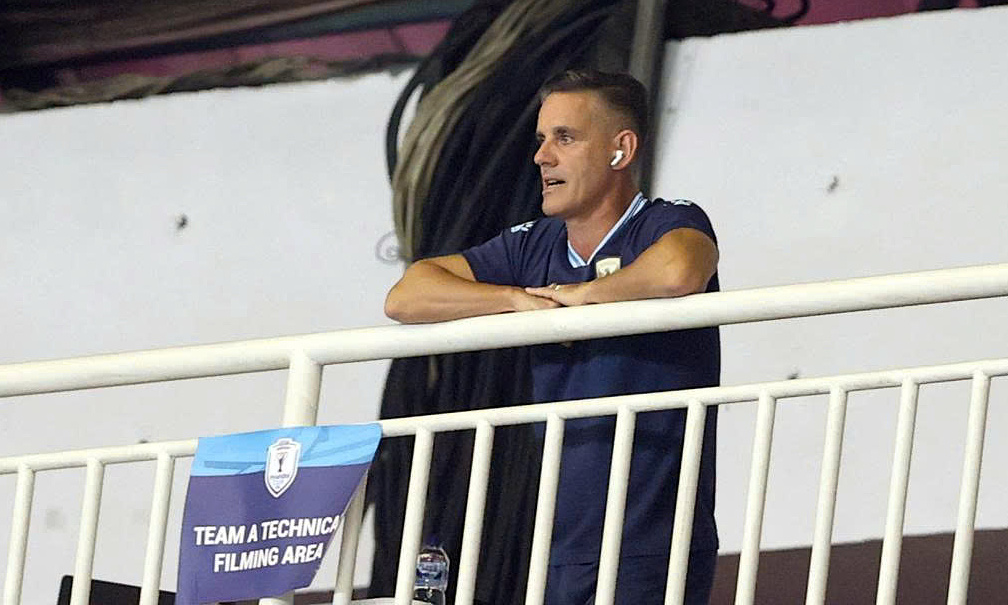 Indonesia's coach leaves stands after Vietnam takes two-goal lead