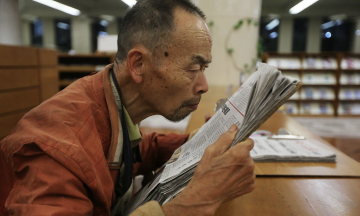 Man who collected scrap honored with statue in library
