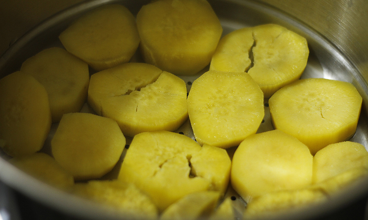 What happens to blood sugar when eating sweet potatoes?
