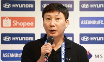 Coach Kim Sang-sik holds press conference after victory over Indonesia
