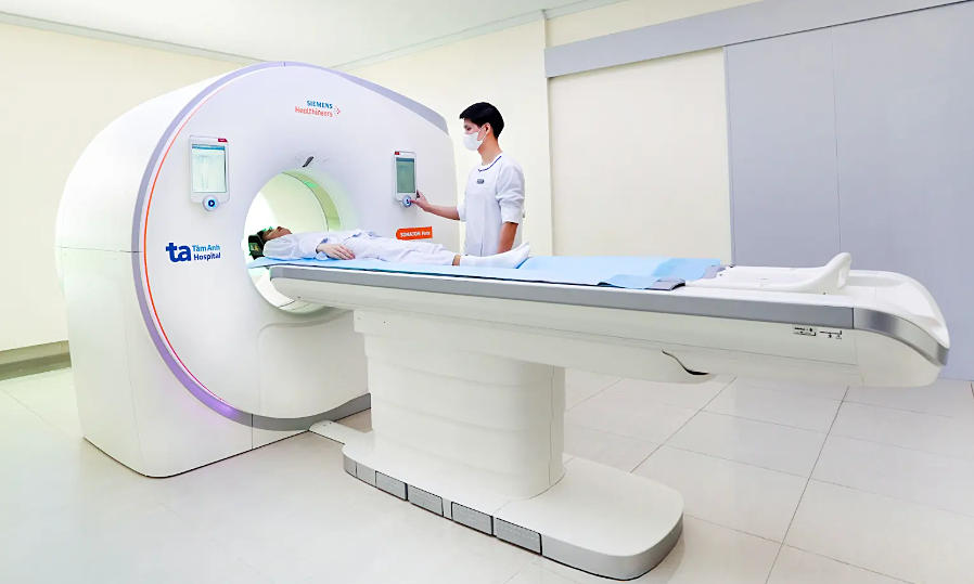 How low-dose lung CT differs from lung X-ray