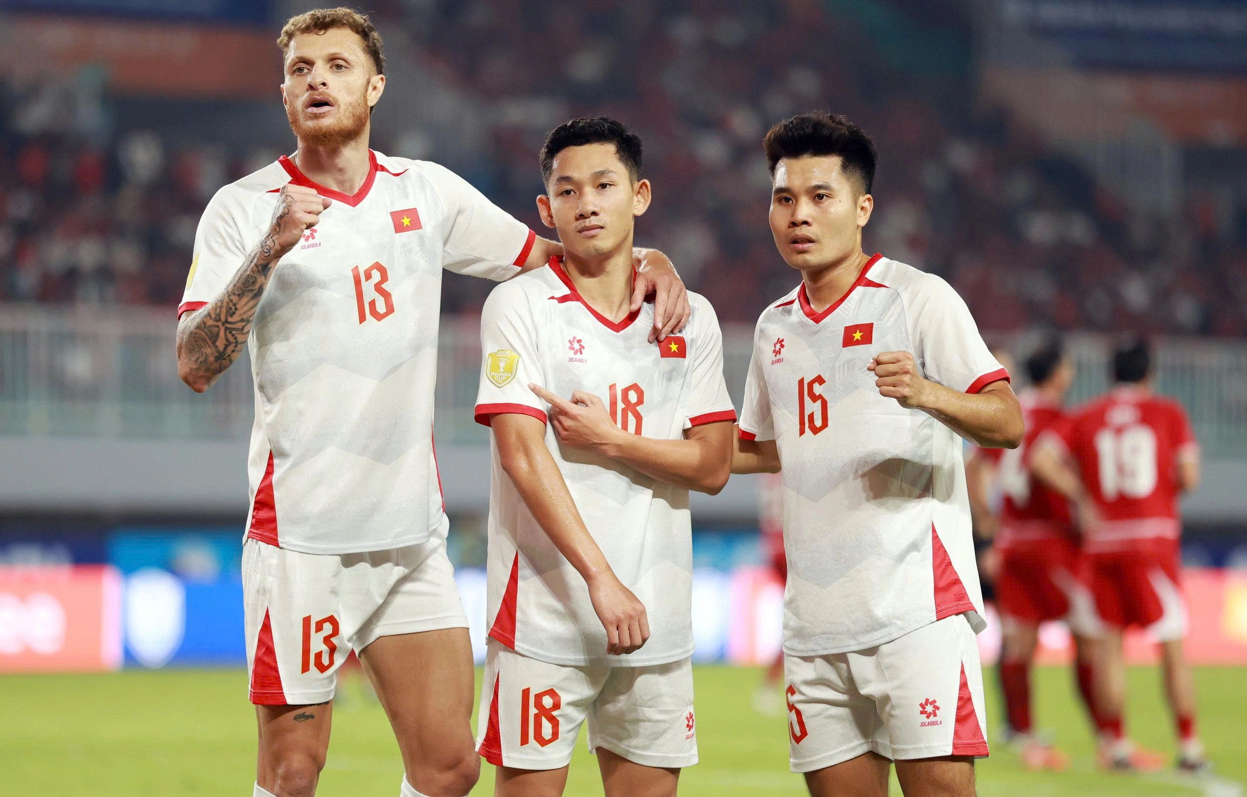 Hai Long celebrates defiantly in front of Indonesian fans