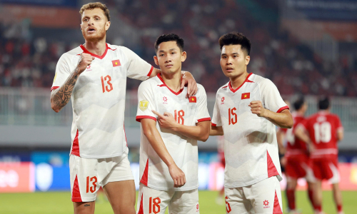 Hai Long celebrates defiantly in front of Indonesian fans