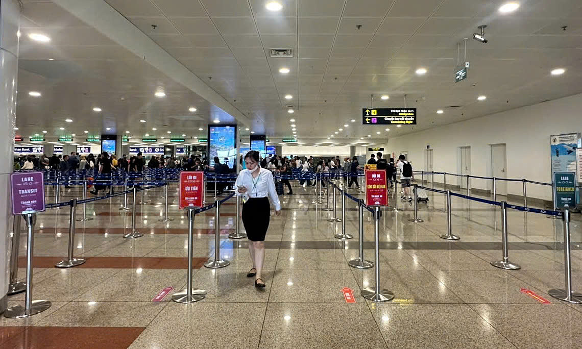 Vietnamese travelers get dedicated immigration lanes at Noi Bai airport