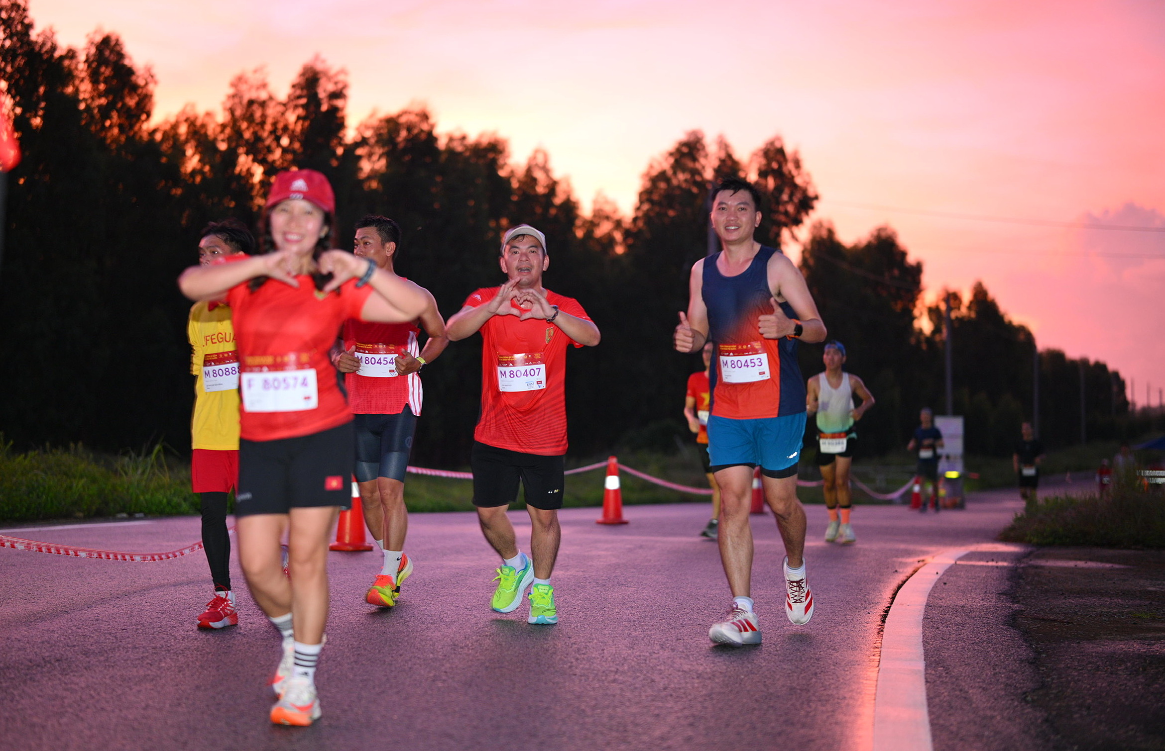 Phan Thiet's sunrise through the strides of public security sector runners at the marathon event