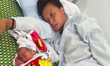 Pregnant woman gives birth on motorcycle upon arrival at hospital