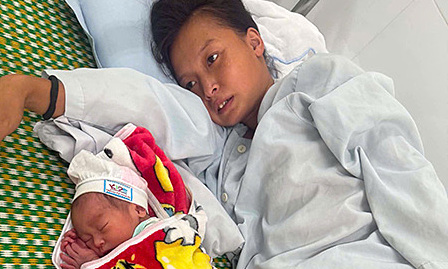 Pregnant woman gives birth on motorcycle upon arrival at hospital