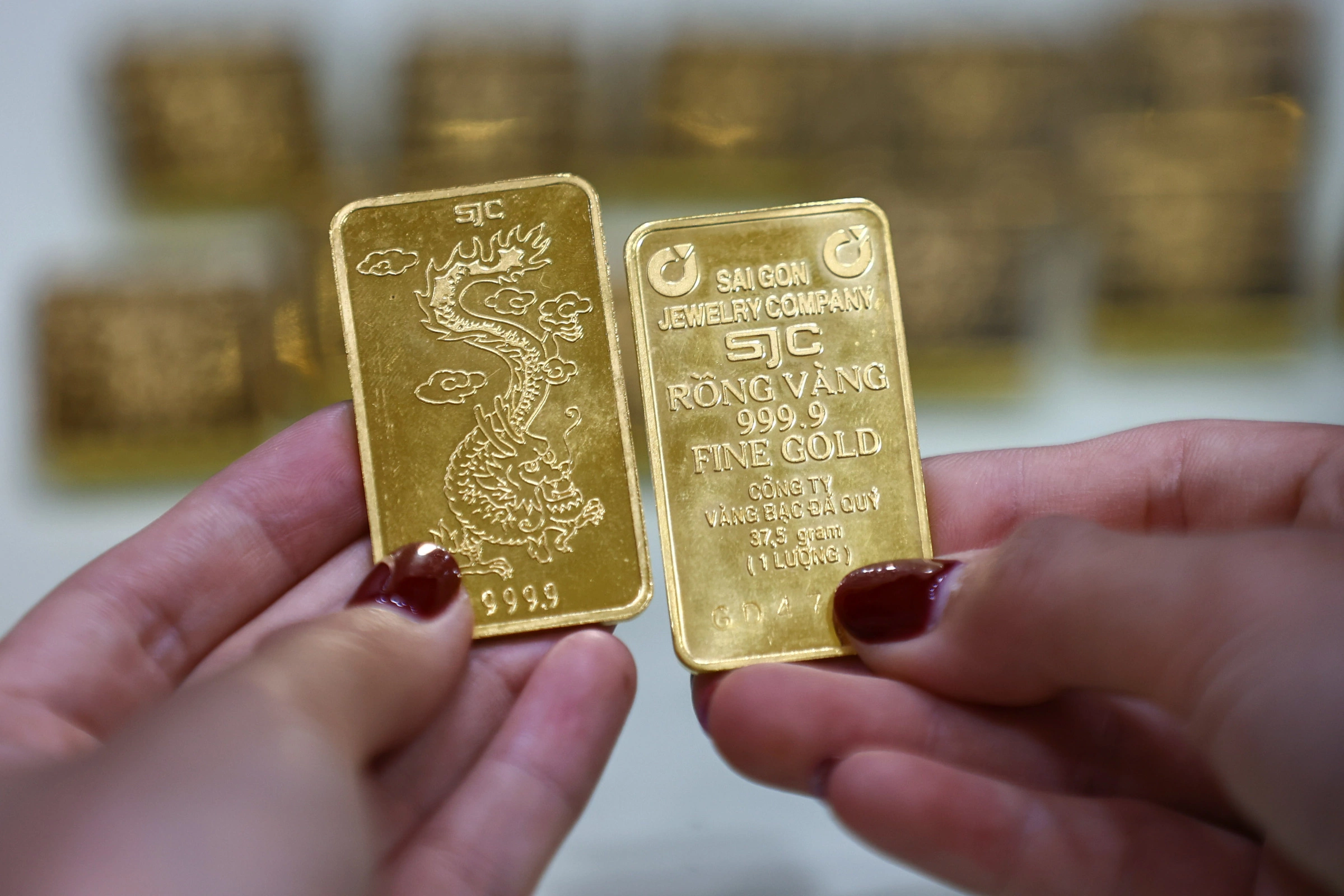 gold bar prices fall to 140 million dong