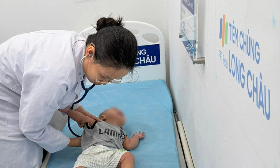 Vaccination center doctors rescue 6-month-old baby suspected of milk aspiration