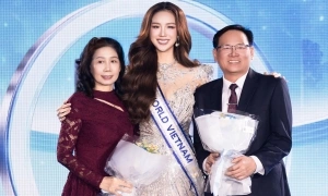 Miss Bao Ngoc's mother: "At ease because my daughter is strong"