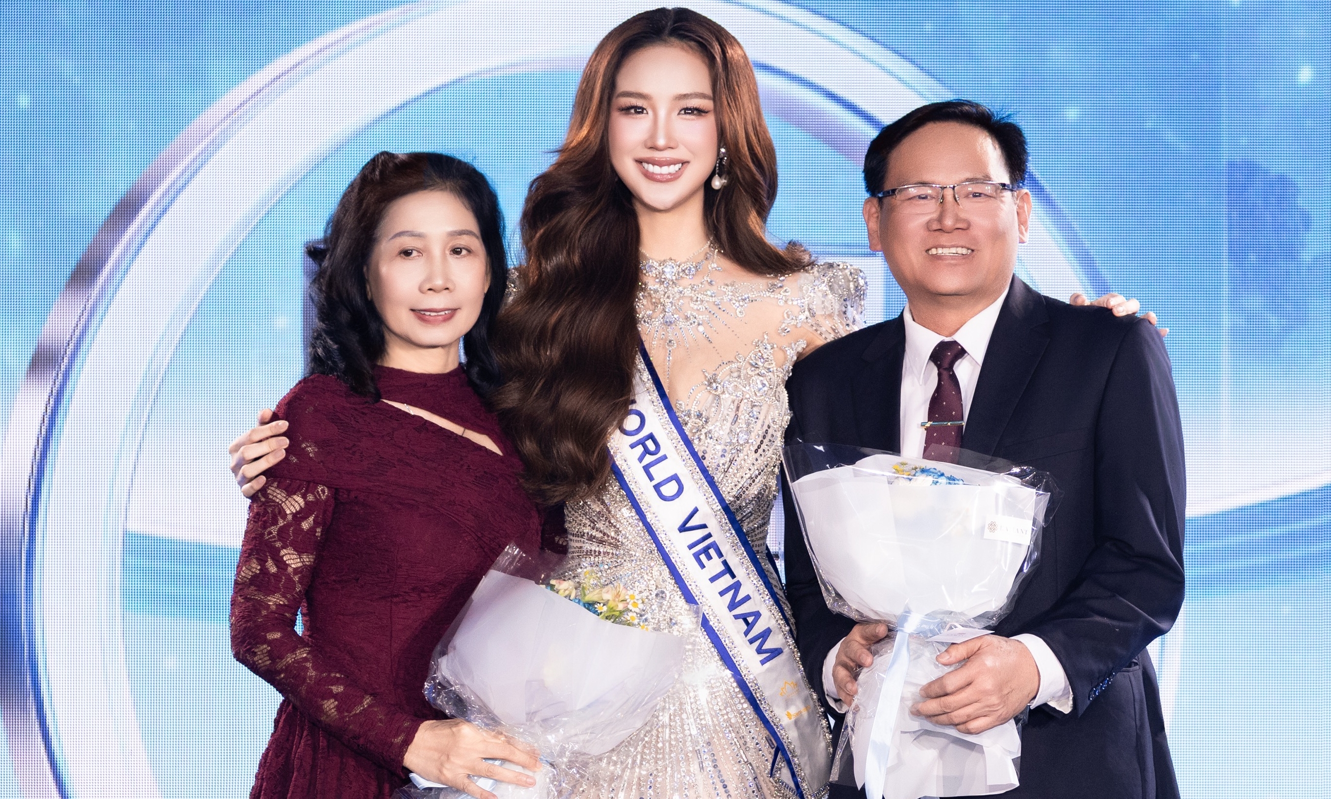 Miss Bao Ngoc's mother: "At ease because my daughter is strong"