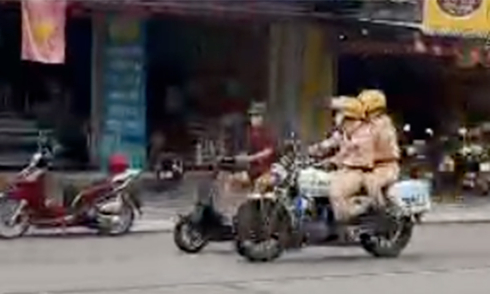 Two traffic police officers disciplined after chasing teenager on e-bike
