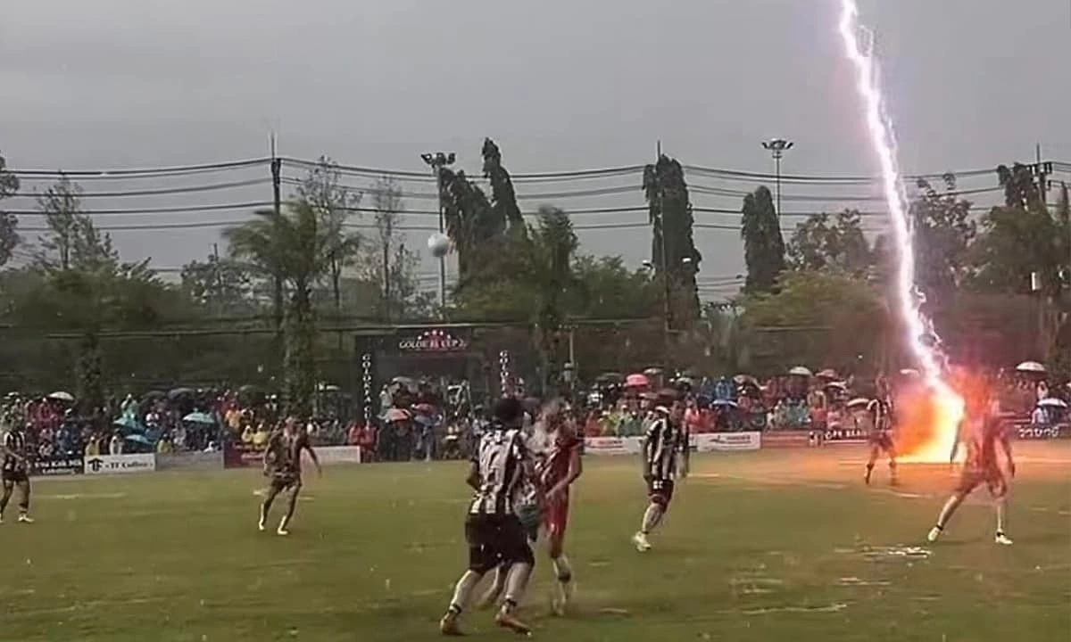 Thai footballer dies after lightning strike