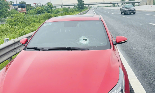 Throwing stones at cars on expressways: a dangerous pastime