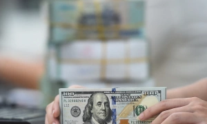 Black market US dollar price lower than banks