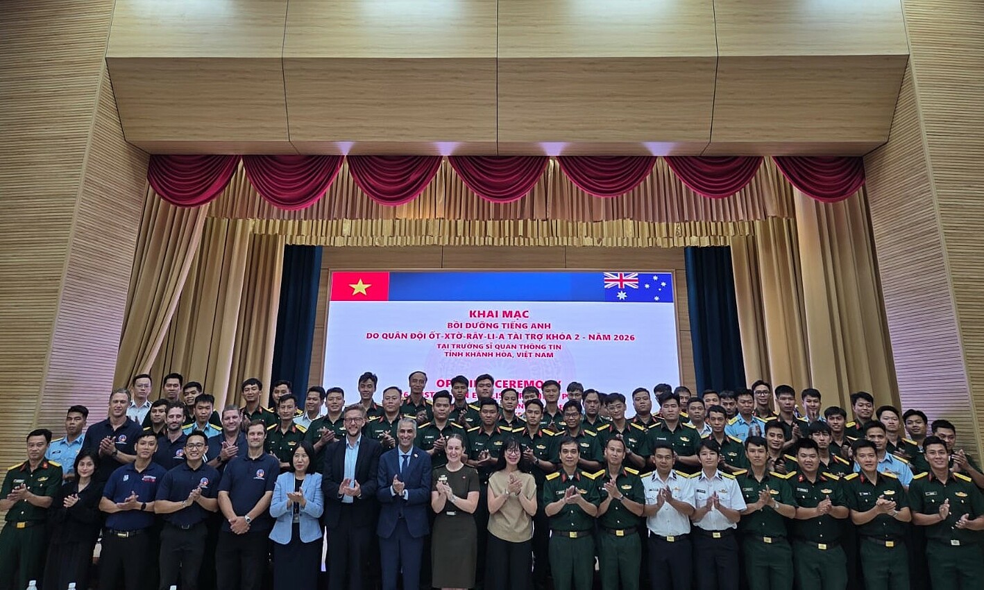 English training course for 90 military officers